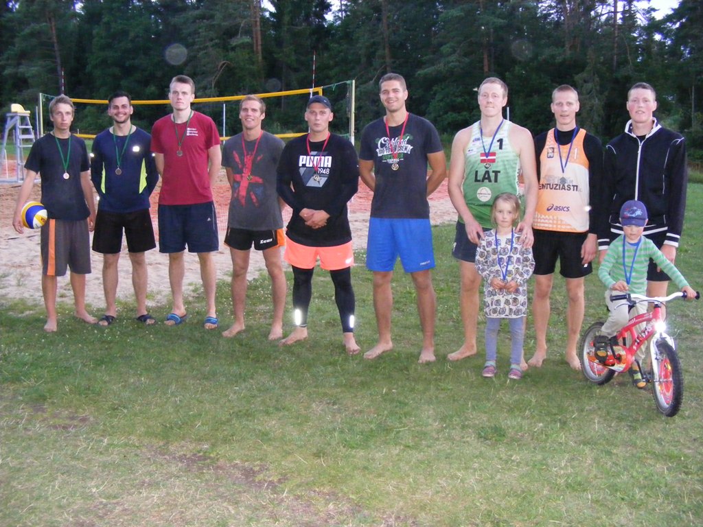 Sporta zāle treniņiem un sacensībām florbolā, telpu futbolā, basketbolā,  volejbolā, handbolā